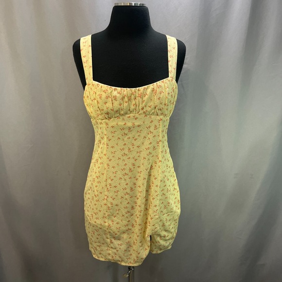 Princess Polly Dresses & Skirts - Princess Polly Freya Mini Dress Womens Beige 4 Floral Print Side Slit Sleeveless
